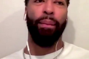 浓眉：刚被交易到达拉斯，就有人给我酒店塞小卡片“我们爱的是东契奇”